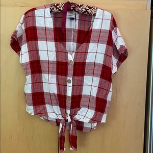 Universal threads tie button down